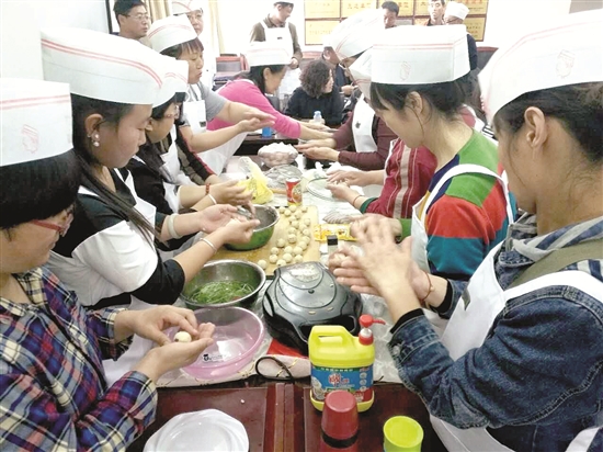 “重庆小面，带我领略渝味文化”——一位外地学员的美食之旅